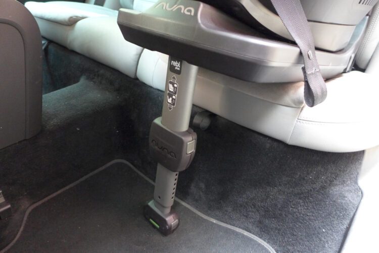 Smart und stahlhart – Kindersitz Nuna REBL plus im Test 8 Wenn Isofix fehlt, hilft die Stütze