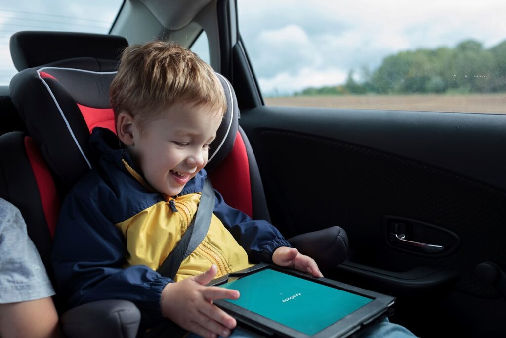 child in a car tablet maxdome2 22