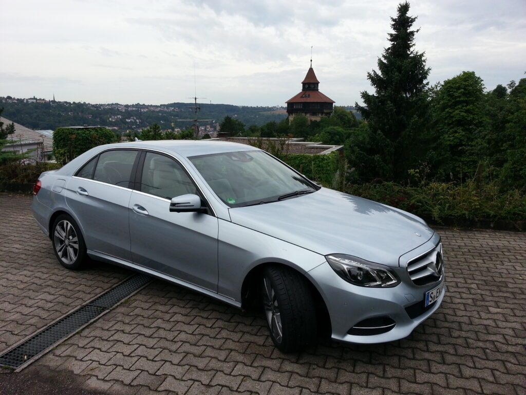 Baby an Bord: Mercedes-Modelle im Familien-Check 2 Mercedes-Benz E 300 BlueTec Hybrid Limousine (2013)