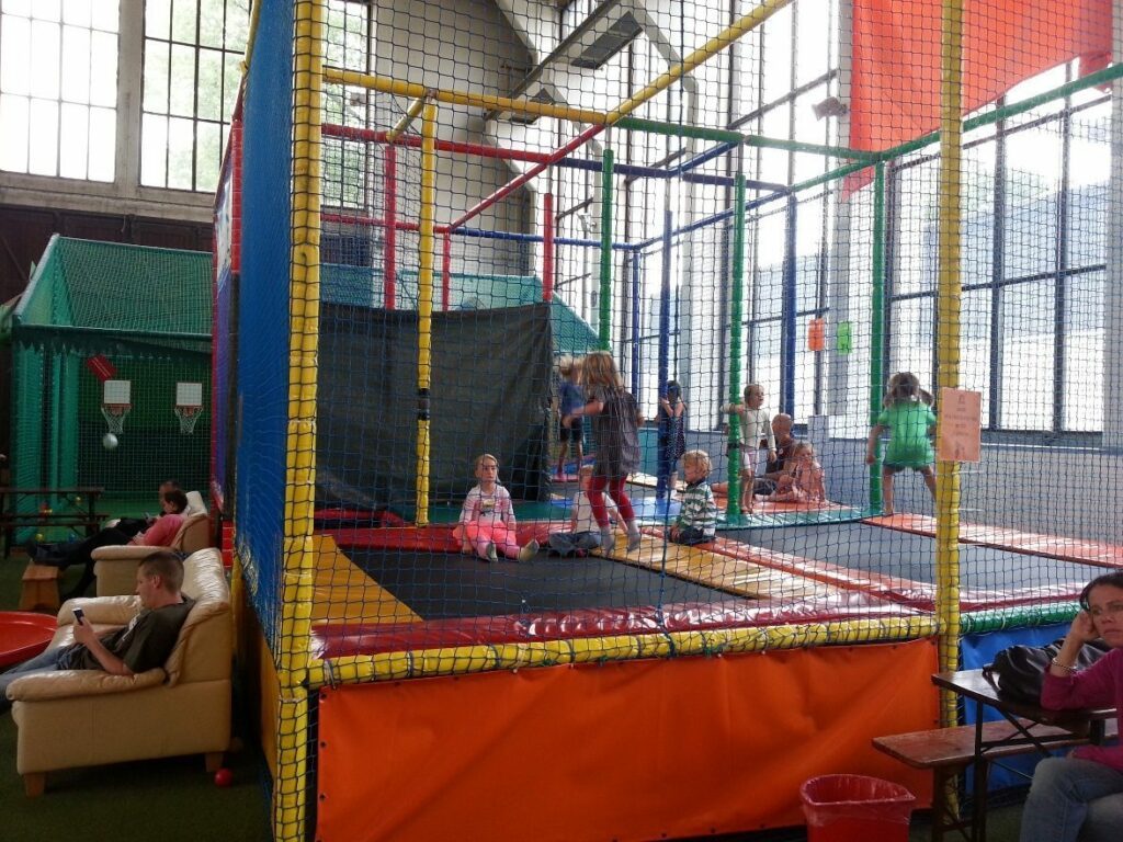 Die Trampolin-Ecke in der Spielstadt XXL