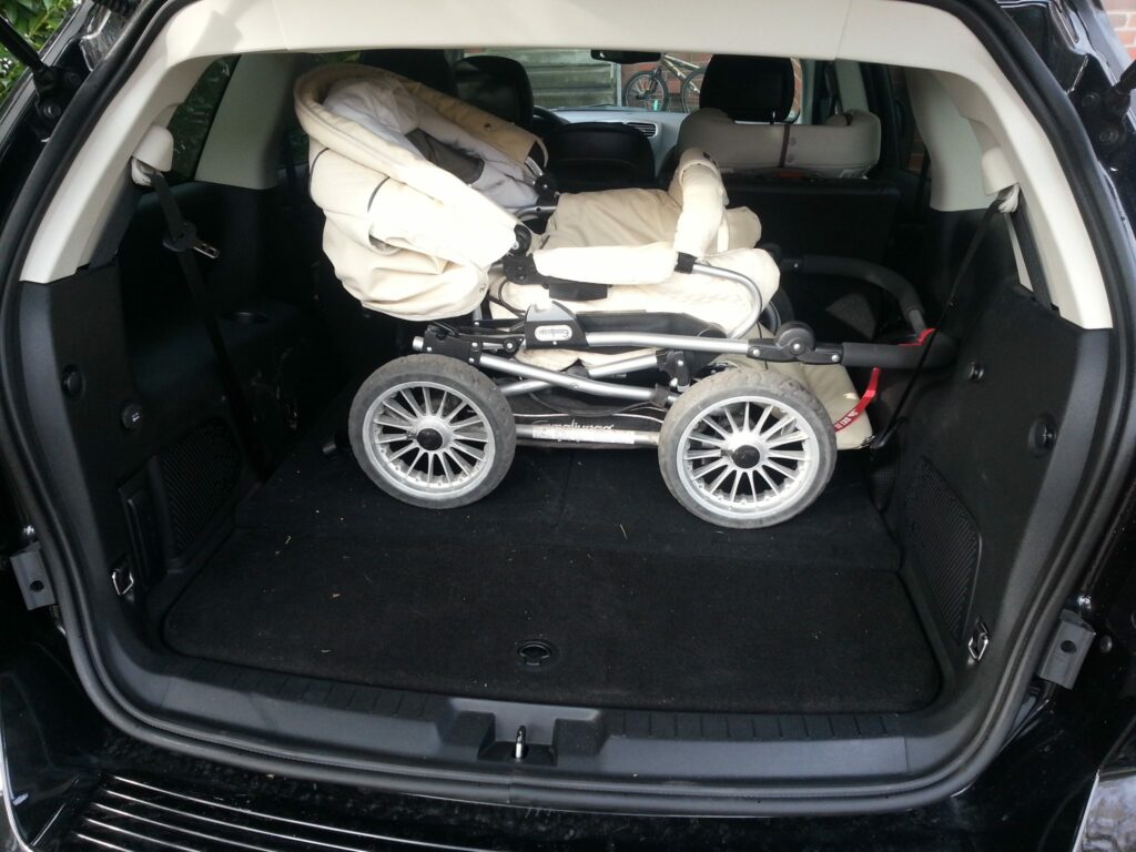 Fiat Freemont 2.0 (2013) im Familiencheck // Italo-Crossover 5 Fiat Freemont 2.0 (2013) Kofferraum