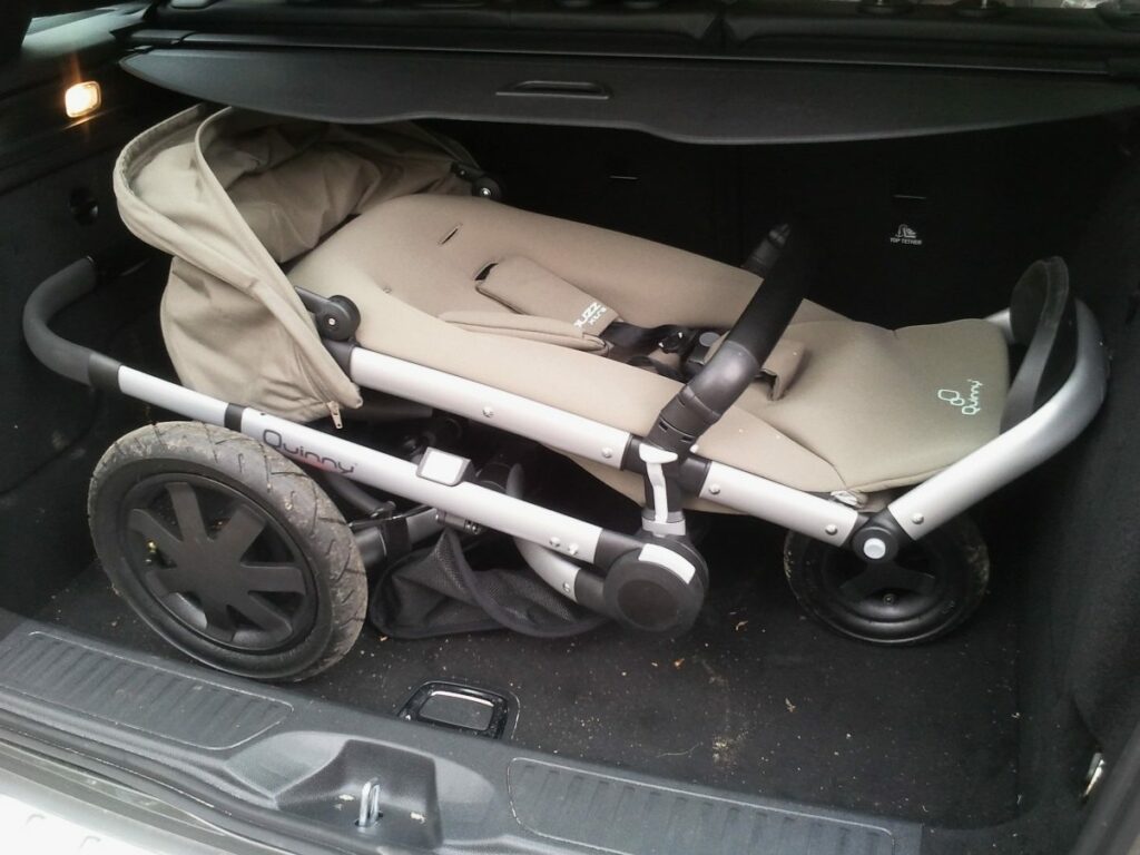 Kinderwagen Quinny Buzz Xtra (2014) im Test 5 Quinny Buzz Xtra im Auto