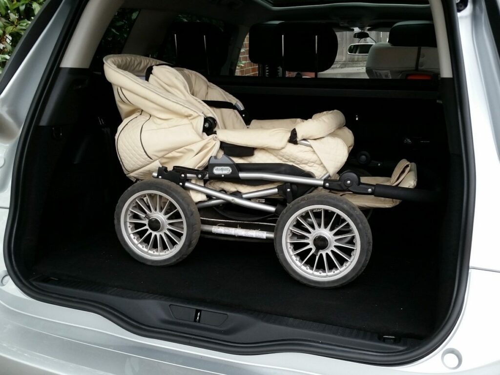 Citroën Grand C4 Picasso (2014) Kinderwagen im Kofferraum