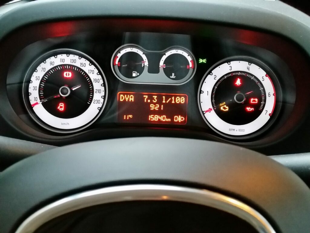 Fiat 500L Beats Edition (2014) im Familiencheck - klein aber oho! 8 Fiat 500L Beats Edition (2014) Instrumente