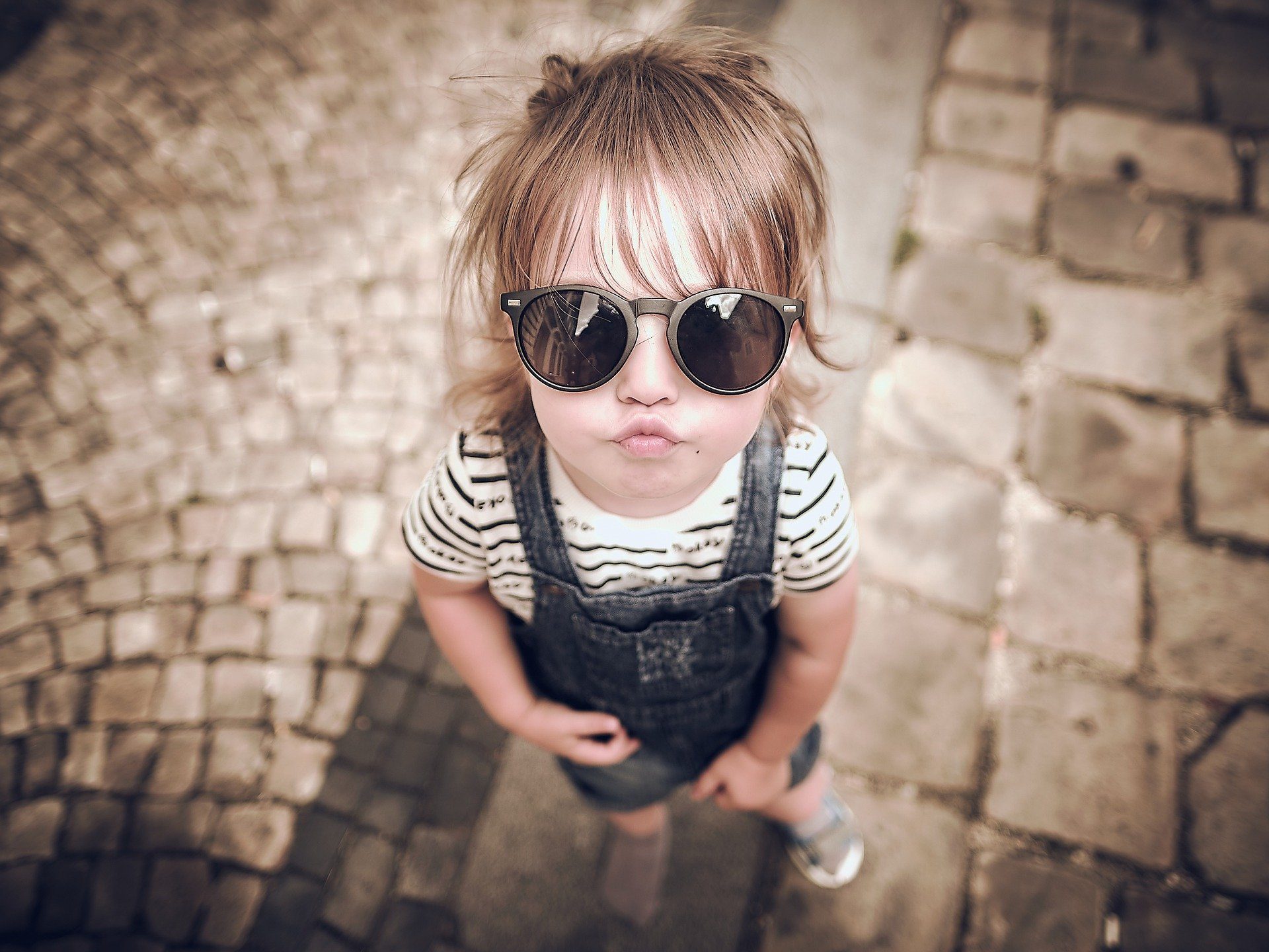 girl 5884008 1920