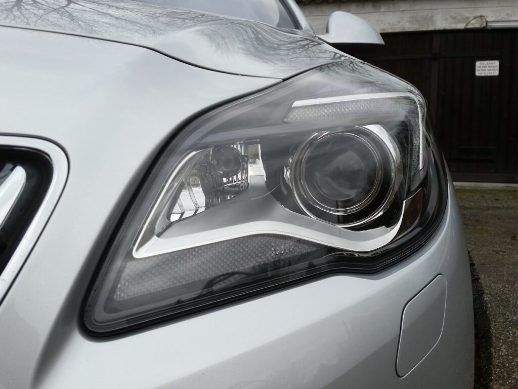 Opel Insignia Sports Tourer (2015) im Familiencheck 9 Opel Insignia Sports Tourer (2015) Scheinwerfer