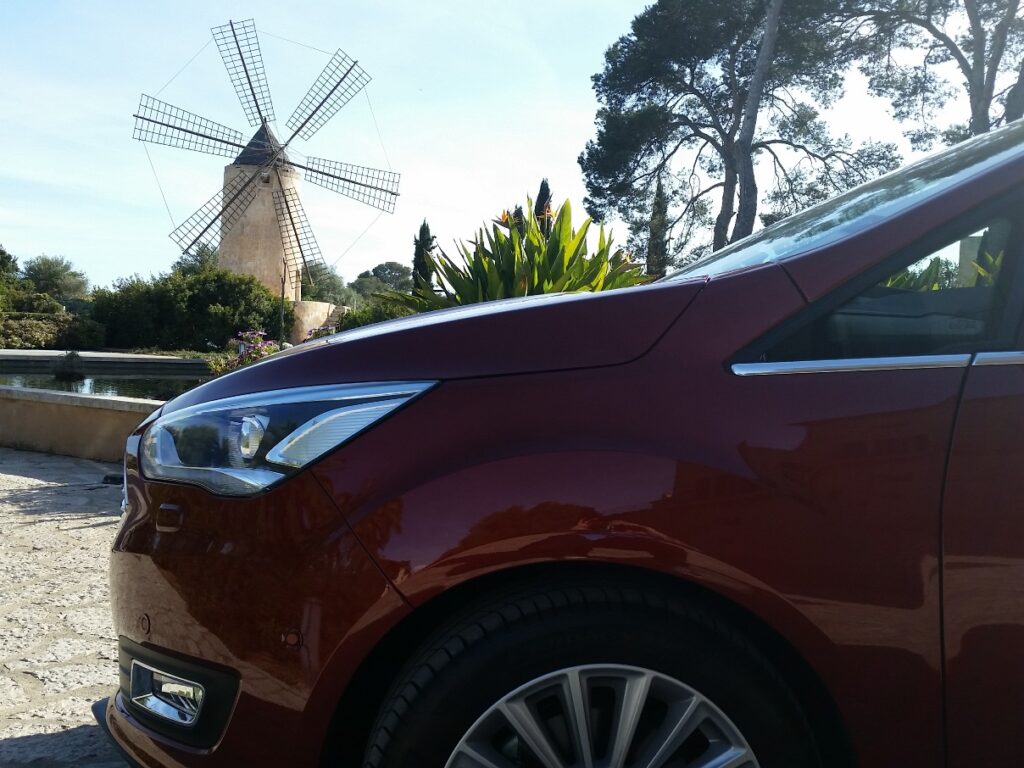 Ford C-Max (2015) bei Testfahrten auf Mallorca