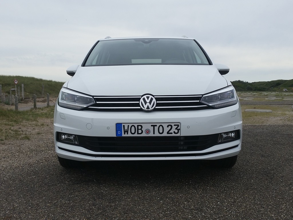Unterwegs im VW Touran (2015) - Daddy-Check vom Minivan 2 VW Touran (2015) Front