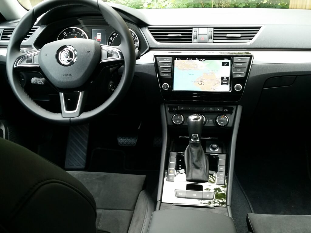 Škoda Superb Combi (2015) Cockpit