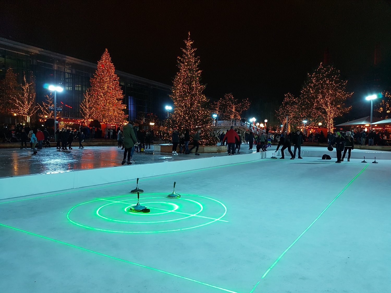 Autostadt Wolfsburg Winterwelt Eisstockschießen