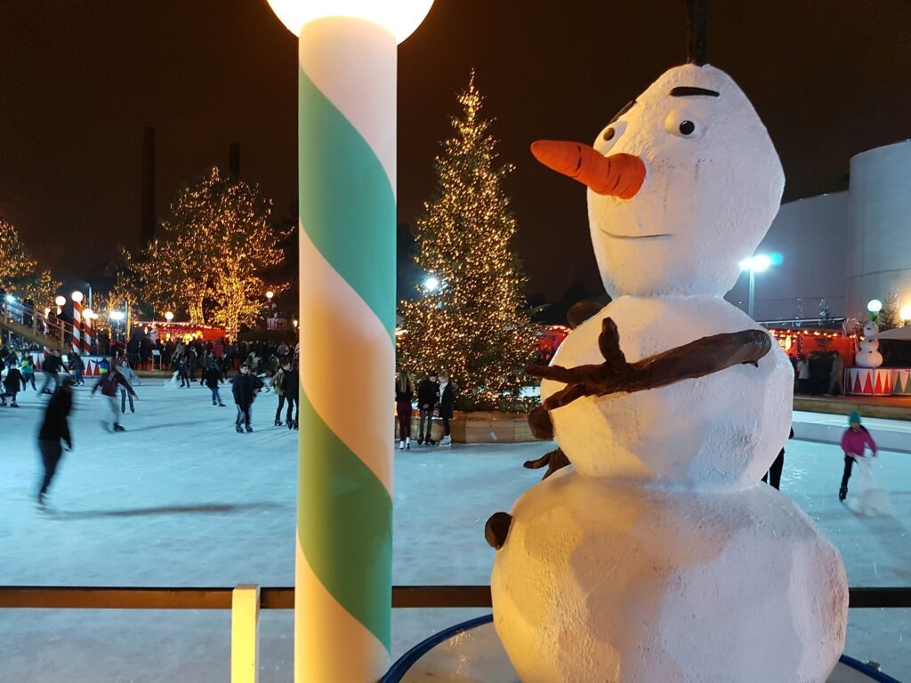 Autostadt Wolfsburg Winterwelt Schneemann