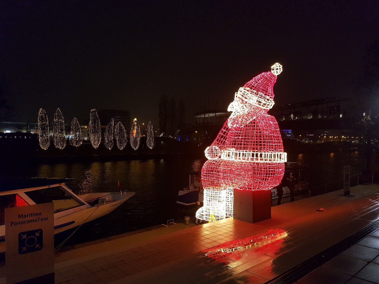 Autostadt Wolfsburg Winterwelt Weihnachtsmann