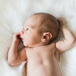 Baby Blubbern ist gut für den Bauch von kleinen Kindern