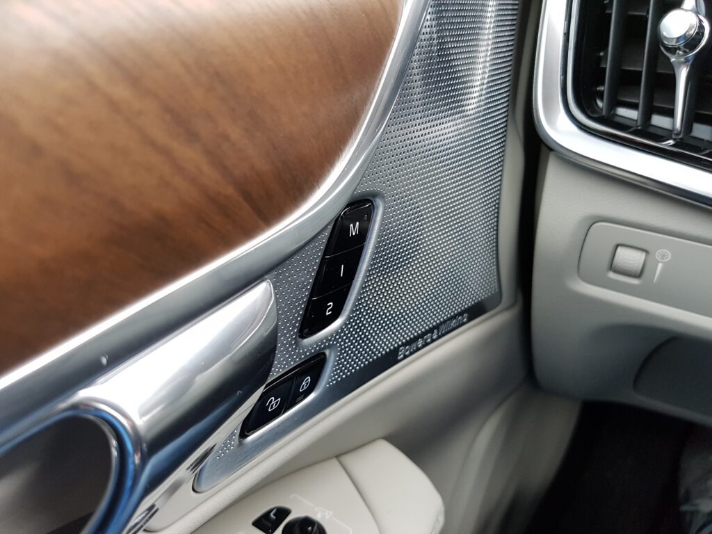 Volvo V90 Details