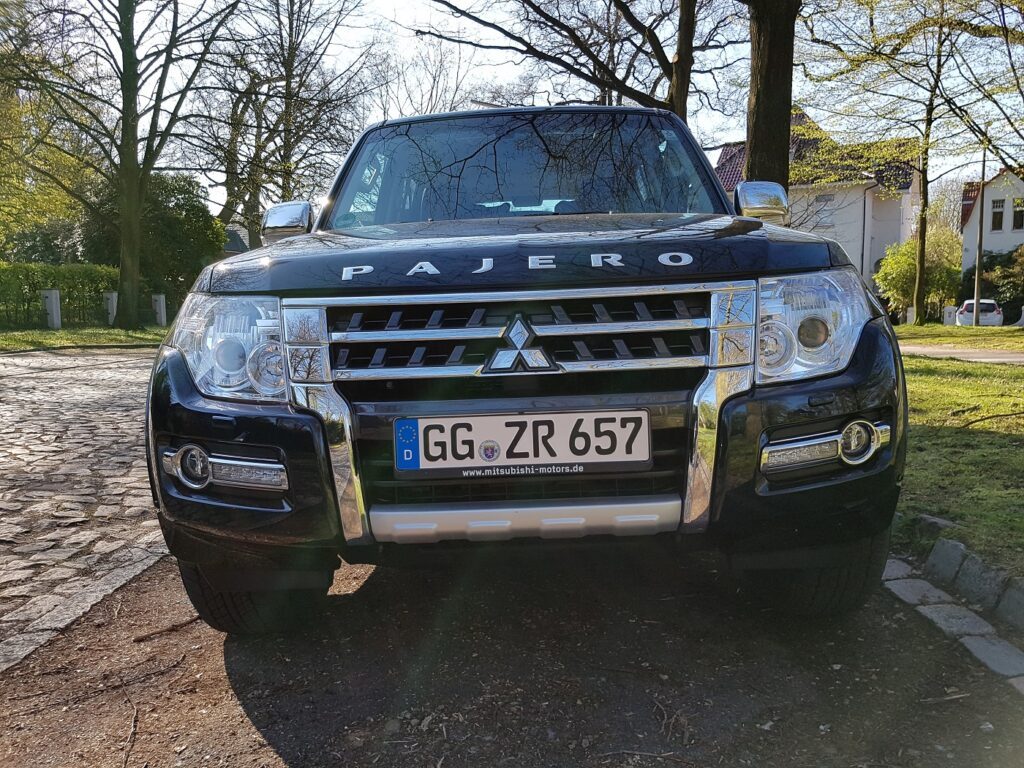 Mitsubishi_pajero-frontansicht