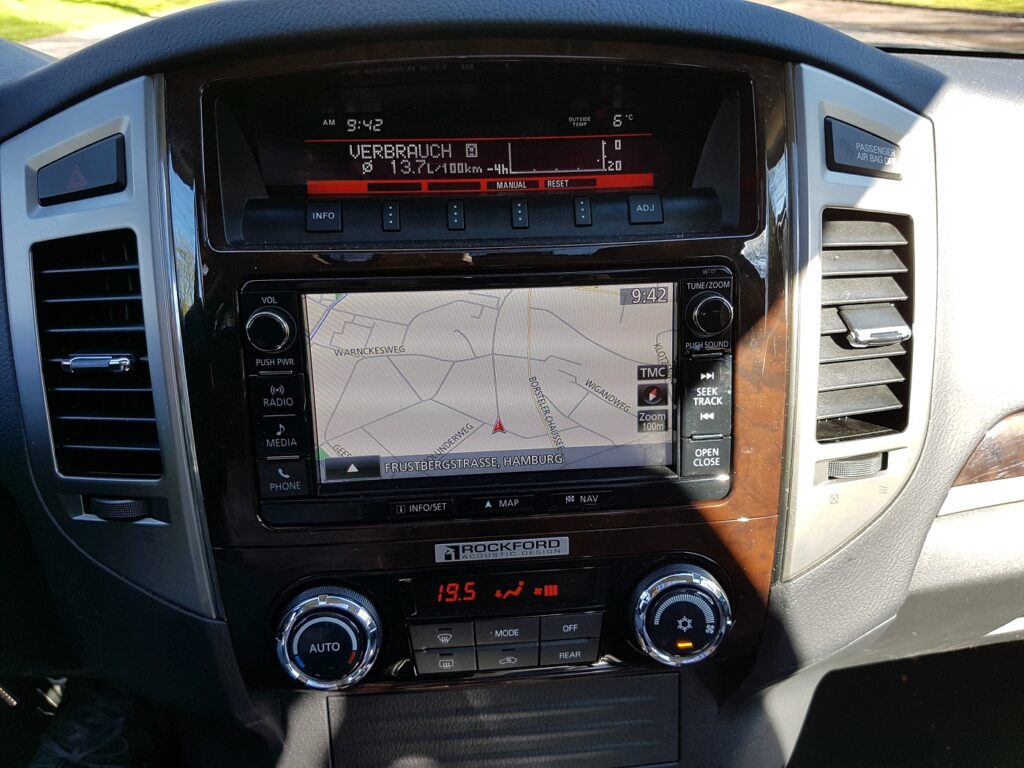 Mitsubishi Pajero Navigation