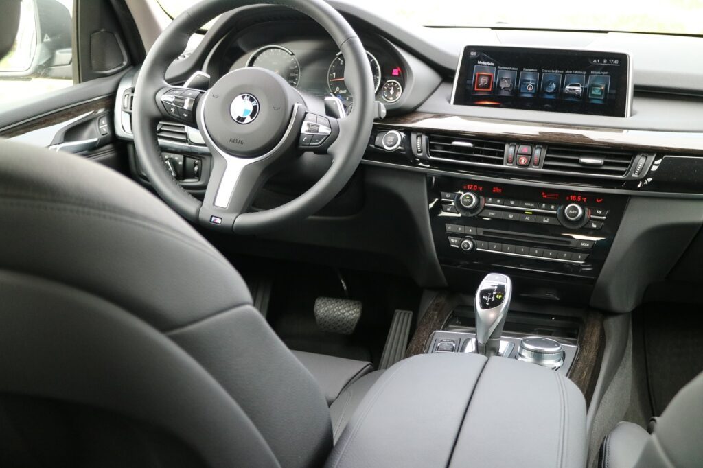 BMW X5 Familienauto Fahrersitz