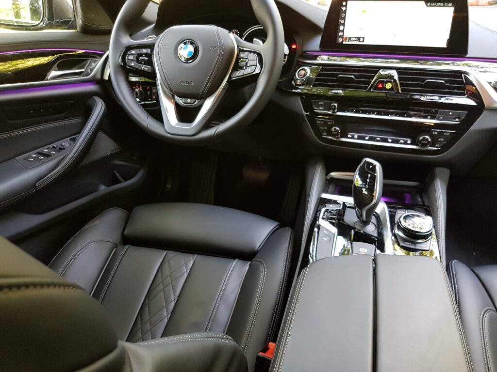 Familienauto BMW 530i Touring (2017) im Daddycheck 5 BMW 530i Touring Familienauto Cockpit