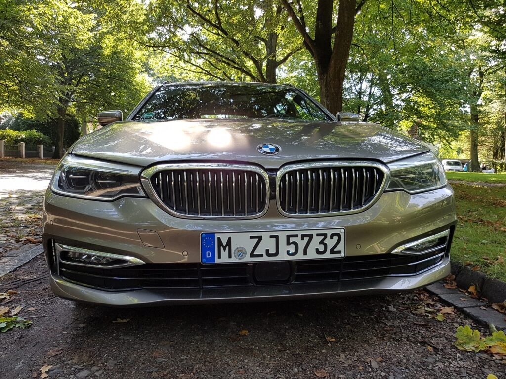Familienauto BMW 530i Touring (2017) im Daddycheck 3 BMW 530i Touring Familienauto Front