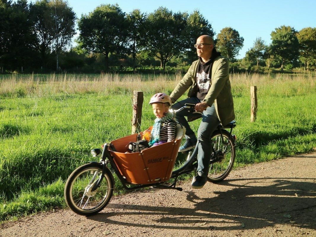 Babboe Mini-E Lastenrad fahrt