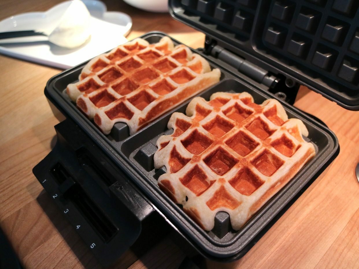 Koenic Waffeleisen KWA 3221 Belgische Waffeln