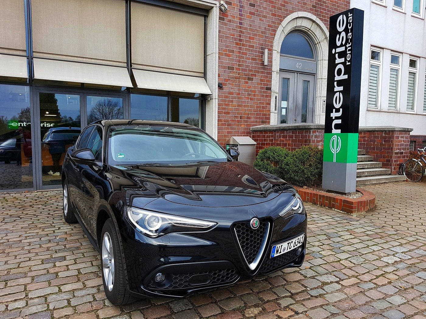Hamburg for a day im Alfa Romeo Stelvio (2017) von Enterprise renta