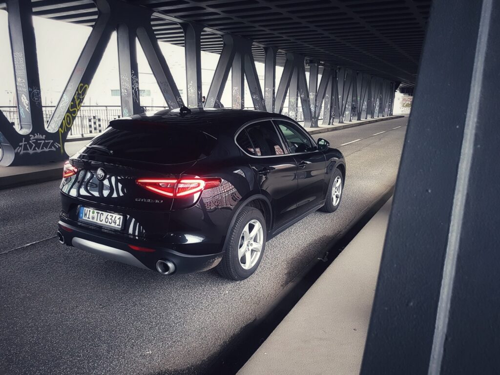 Hamburg for a day - im Alfa Romeo Stelvio (2017) von Enterprise rent-a-car 12 Enterprise Alfa Romeo Stelvio Speicherstadt-01
