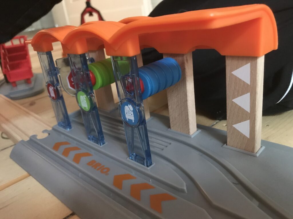 BRIO Smart Tech - die intelligente Holzeisenbahn 12 Brio Waschanlage