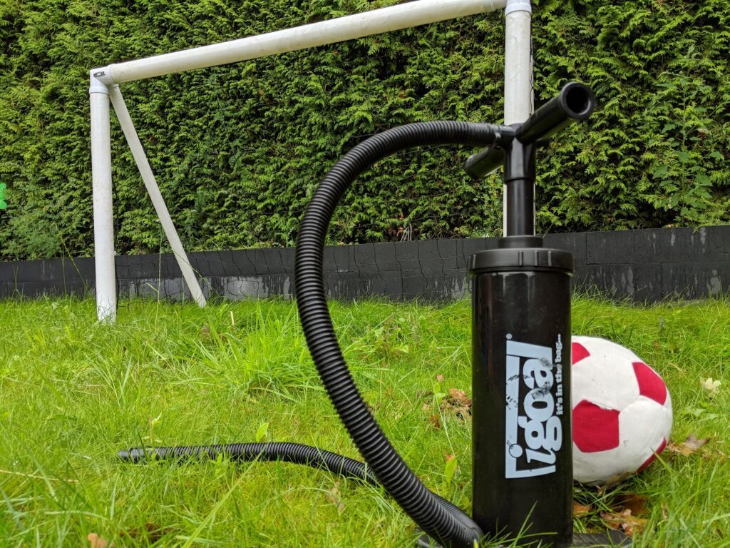 Kick it like Kroos mit einem Fussballtor von iGoal 5 iGoal Set mit Pumpe und Tasche