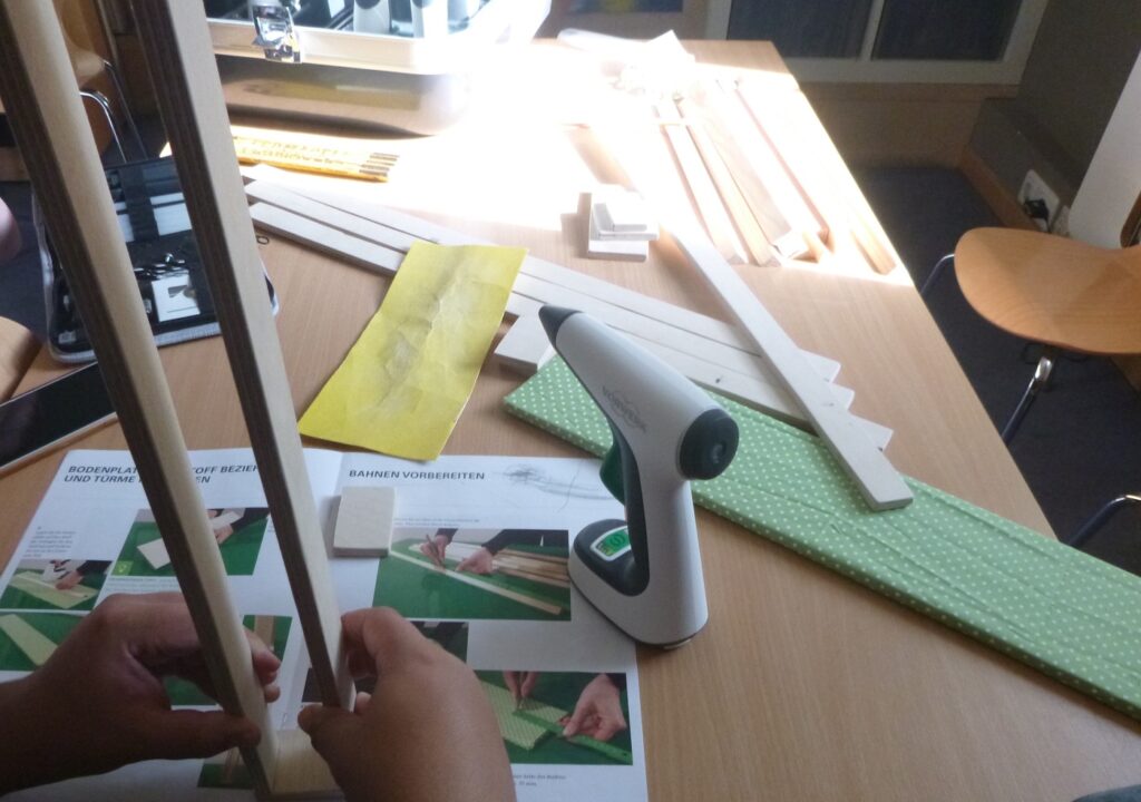 Tool Time in der KiTa - Werken mit dem Twercs 4-in-1 Koffer 10 Twercs Koffer DIY-Set Murmelbahn