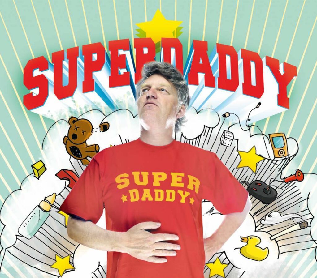 Live on Stage: "Superdaddy" bringt Papa-Geschichten auf die Bühne 7 SUPERDADDY A3 ROTES HEMD