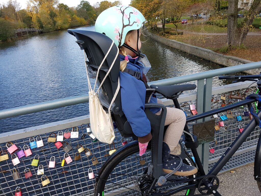 Papas Fahrrad-SetUp hoch2: CUBE HYDE RACE & Britax-Römer 12 Britax Römer Jockey Komfort