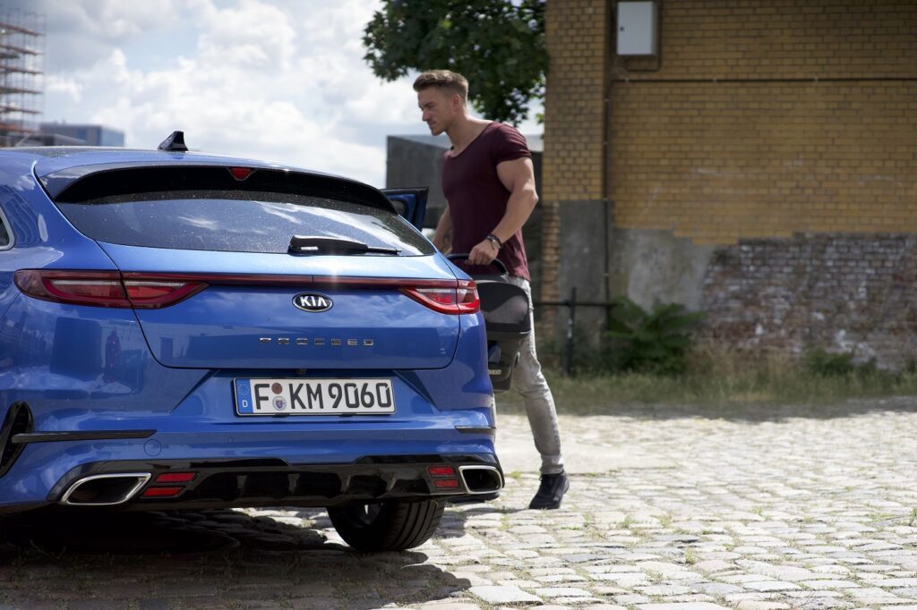 Patrick Fabian und der Kia ProCeed