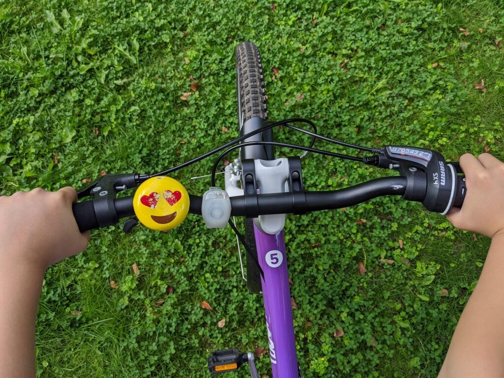 Woom 5 - Vollgas mit dem 24'' Kinderfahrrad 3 Woom 5 Lenker