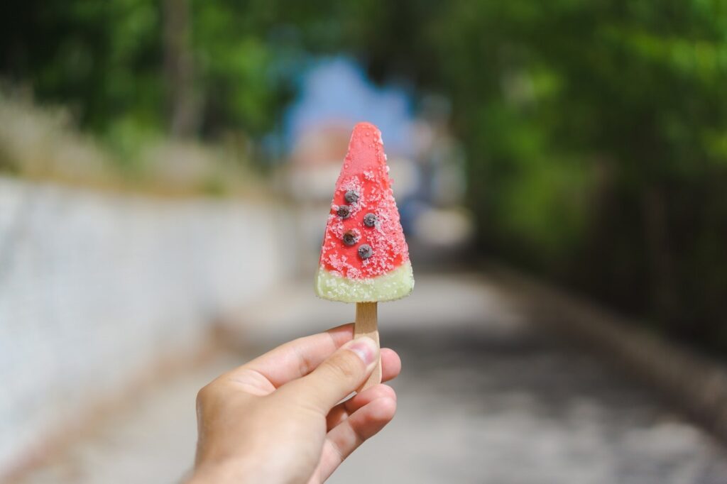 Wie die falsche Schreibhand das Leben deines Kindes versauen kann! 7 norbert levajsics Yf0rh3onbBQ unsplash