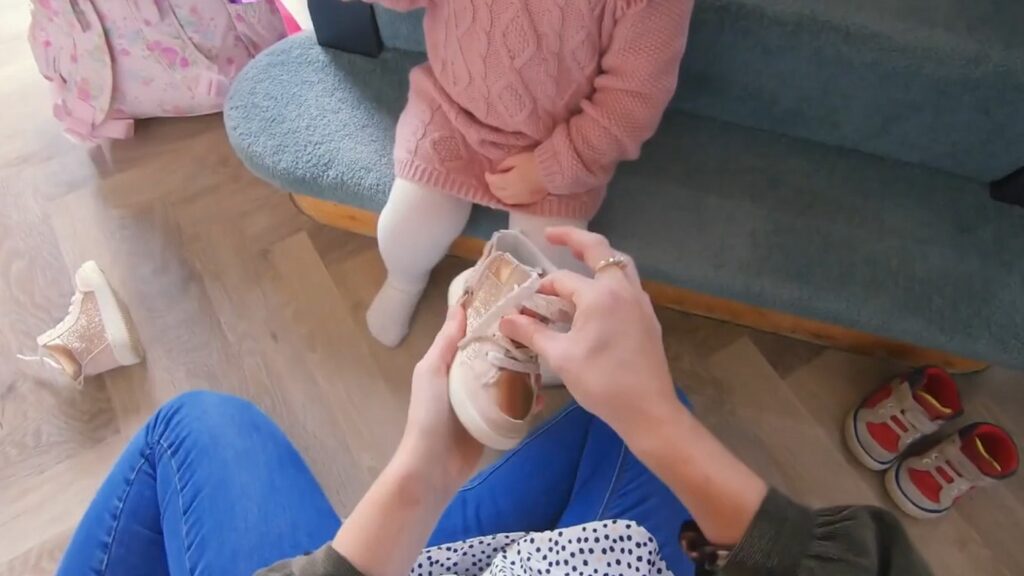 96 Hours - Eltern und der Stress bis zur Abfahrt am Morgen 7 Kinder zur Abfahrt anziehen