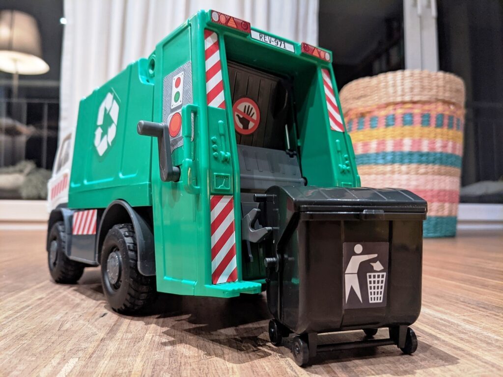 Modellbau ab 4 Jahren mit dem Revell Junior Kit 7 Revell Junior Kit RC Action Garbage Truck