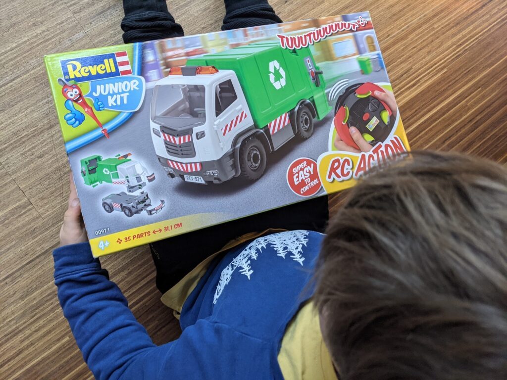Modellbau ab 4 Jahren mit dem Revell Junior Kit 2 Revell Junior Kit RC Action Packshot