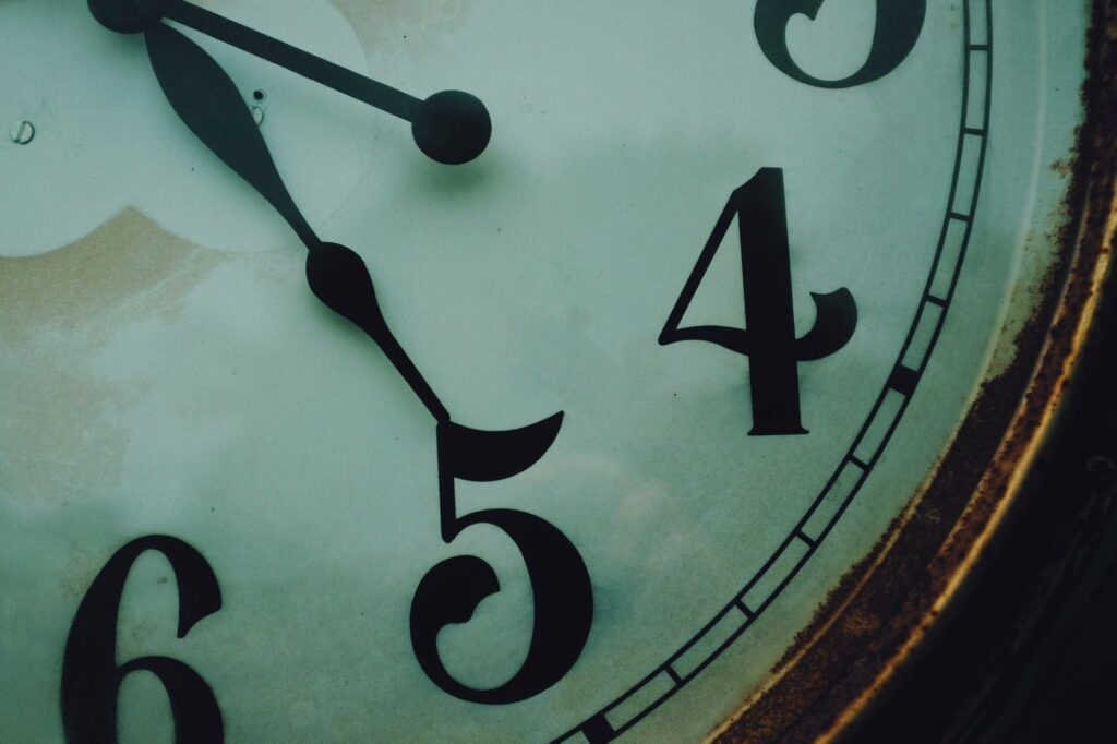 5 Strategien zur Erreichung deiner Ziele, ohne dass dein Familienleben leidet 8 Angeblich stehen viele erfolgreiche Menschen schon um fünf Uhr auf