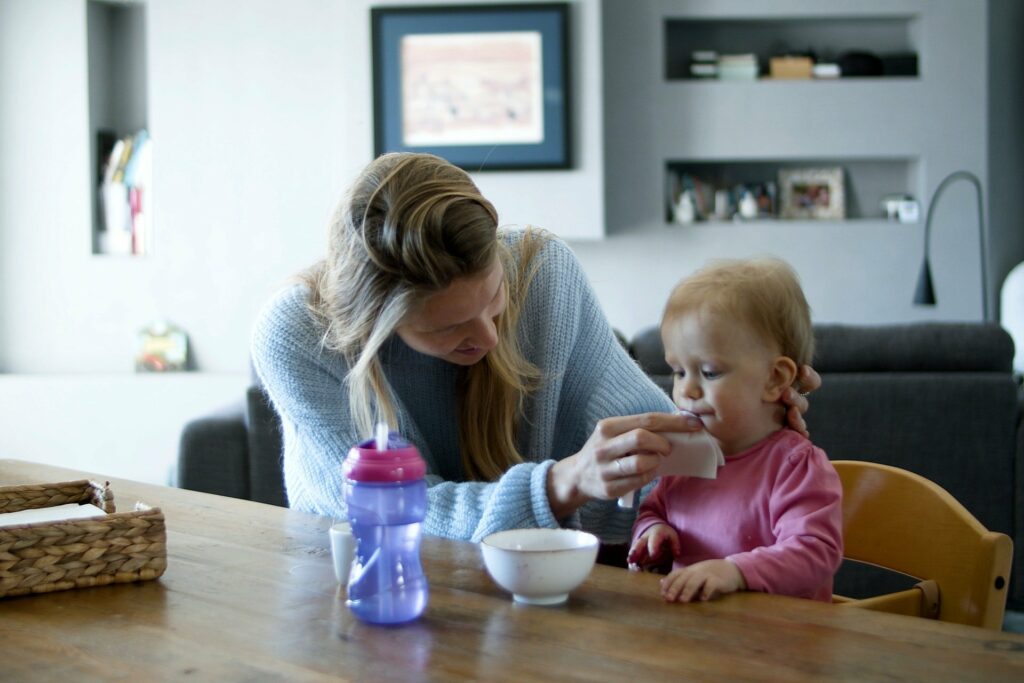 Der erste Einsatz vom Babysitter kostet die Eltern meist Überwindung