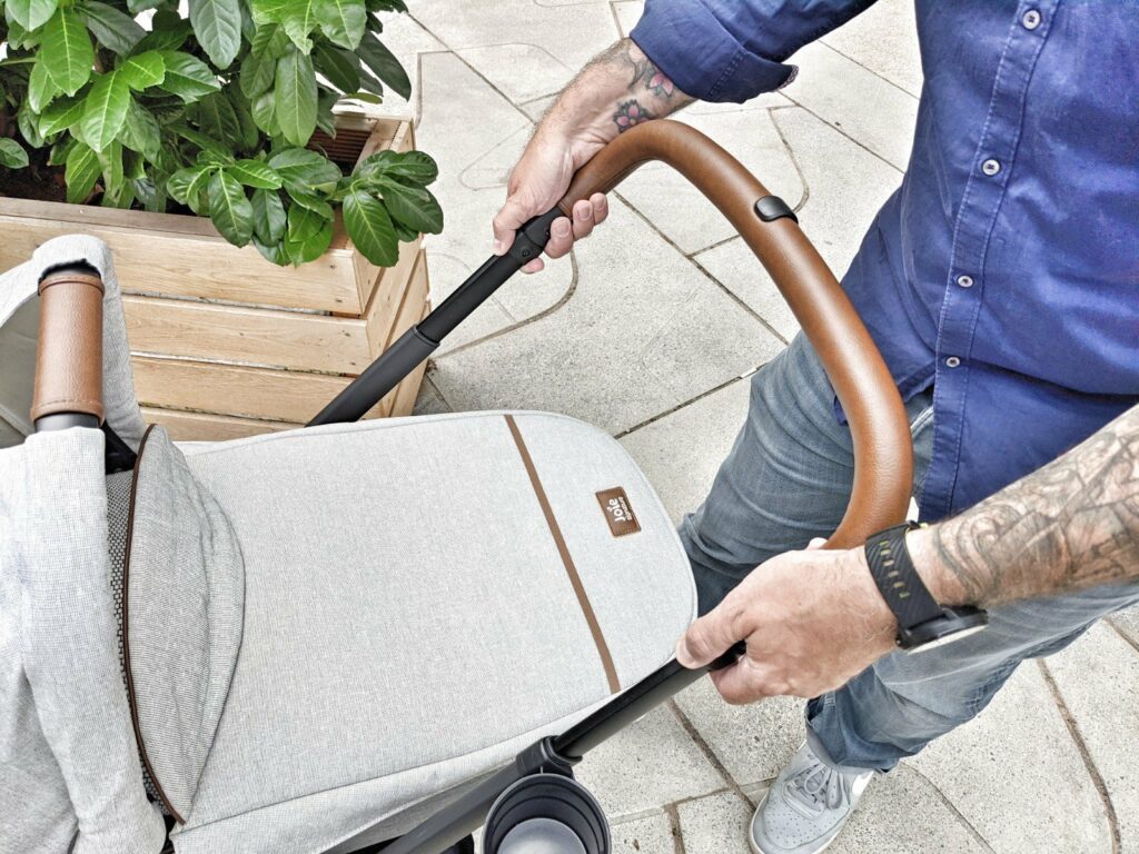 Joie Signature Finiti - der 4in1-Kinderwagen im Daddy-Check 6 Joie Signature griff vestellbar