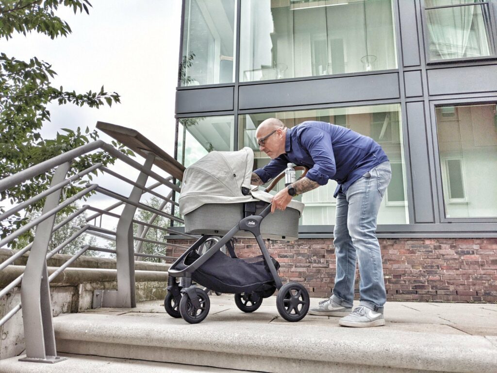 Joie Signature Finiti - der 4in1-Kinderwagen im Daddy-Check 5 Joie Signature ramble Babywanne