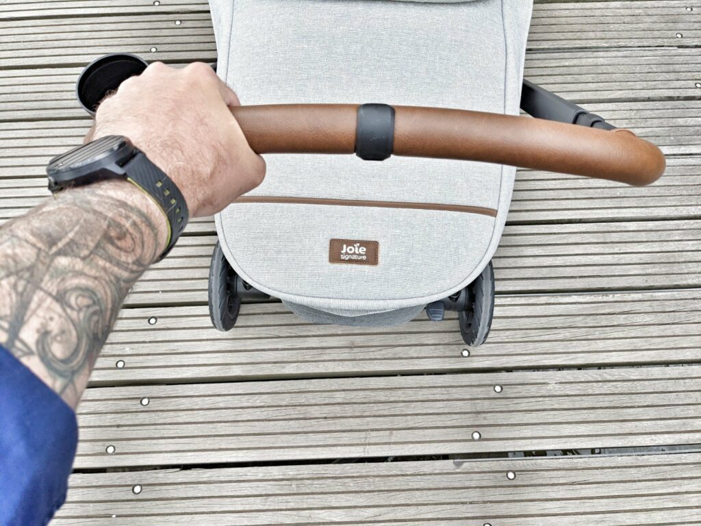 Joie Signature Finiti - der 4in1-Kinderwagen im Daddy-Check 7 Joie Signature ramble Babywanne griff