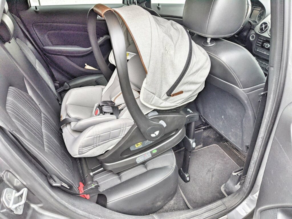 Joie Signature Finiti - der 4in1-Kinderwagen im Daddy-Check 3 Joie Signature i-Level Babyschale mit Isofix