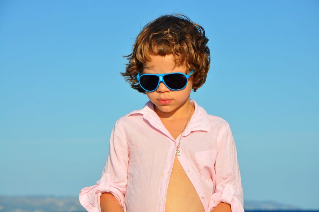 Brauchen Kinder schon eine Sonnenbrille?