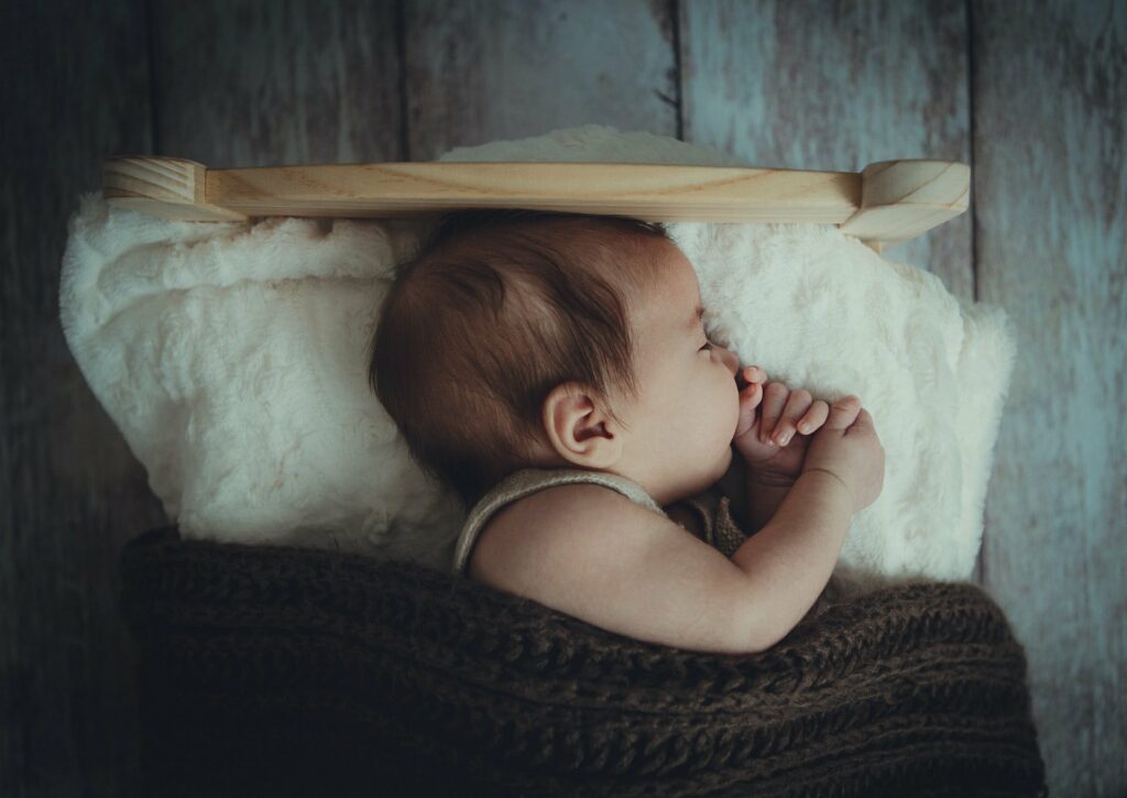 Die ersten Tage mit Baby zuhause. So wird's entspannt 8 nyana stoica ikGJw9SYUuM unsplash