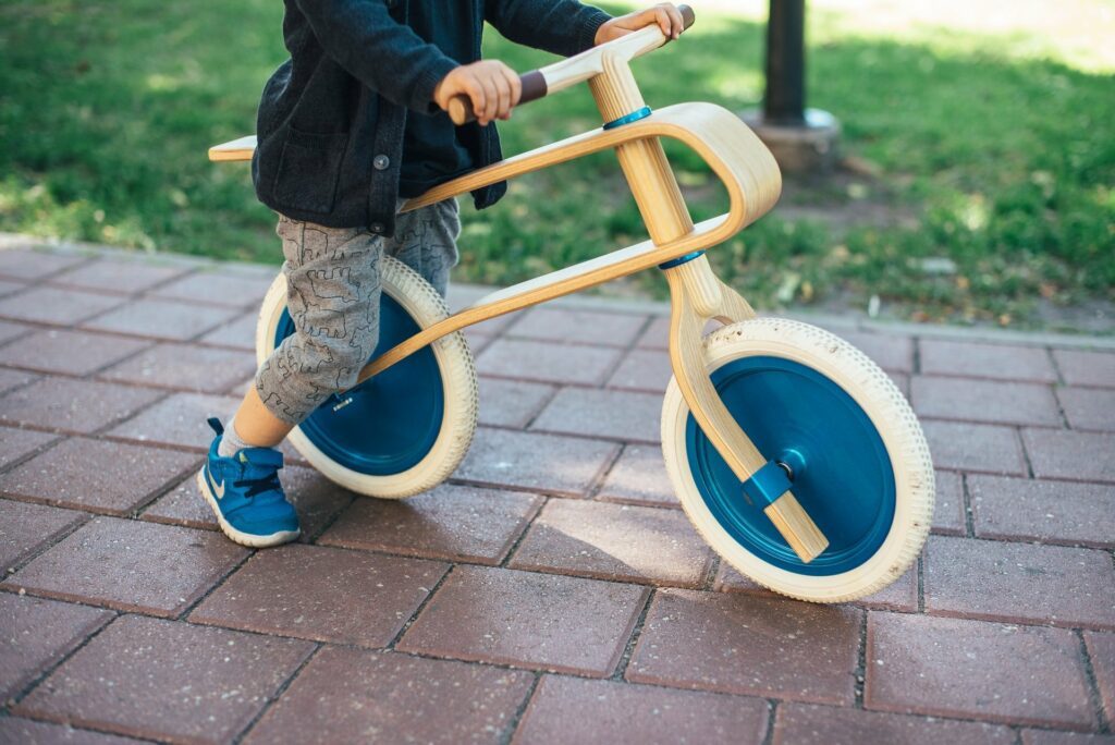 Shoppingtipps zum Laufrad - 5 tolle Bikes für Kinder 2 jordan sanchez Vbzx yy5FoA unsplash