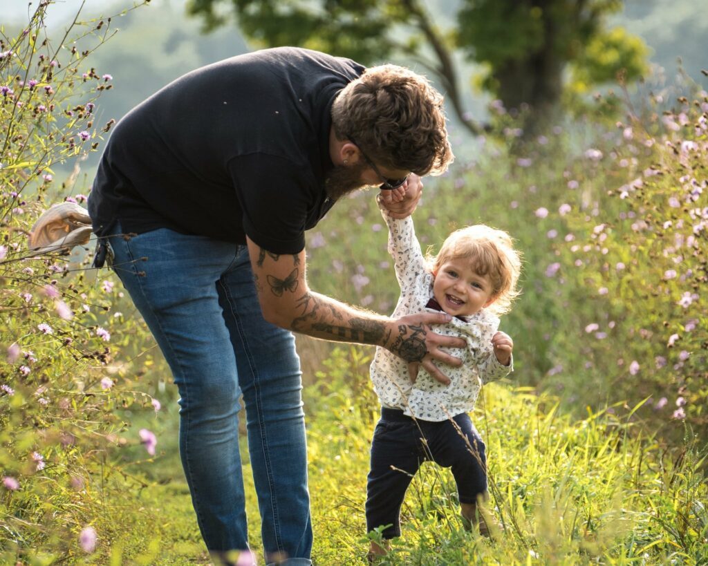 Vaterschaftsurlaub - Wichtige Infos zur Elternzeit der Papas 2 Papas können ihre Kinder durch einen Vaterschaftsurlaub intensiver begleiten