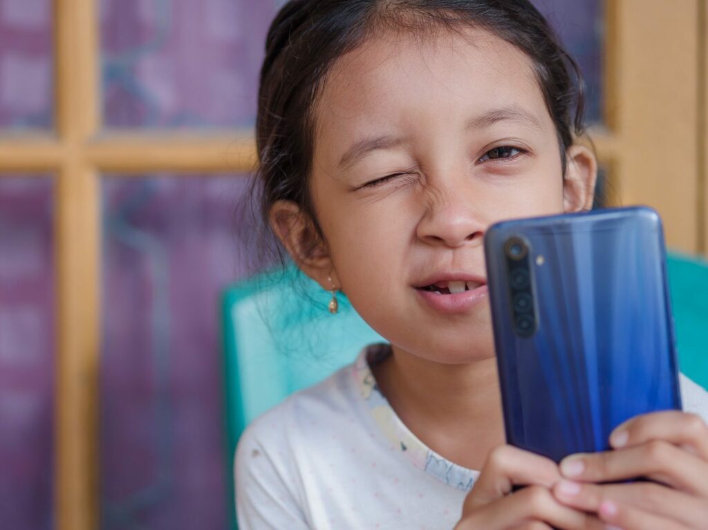 5 Tipps gegen TicStörungen durch Reizüberflutungen bei Kindern