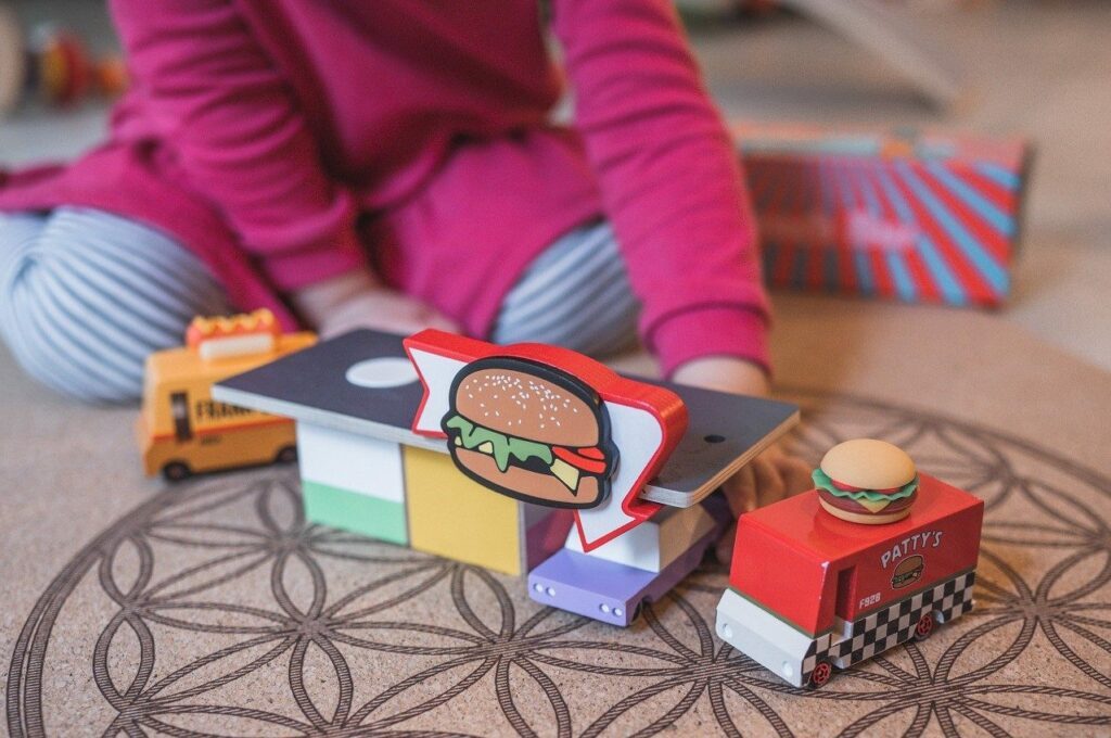 Candylab Holzautos - Unverwüstliche Retro-Flitzer 47 candylab burgershop 1